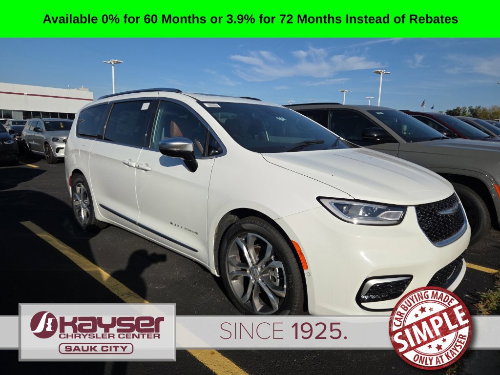 New 2026 Chrysler Pacifica Pinnacle w/ Trailer Tow Group FWD image 1