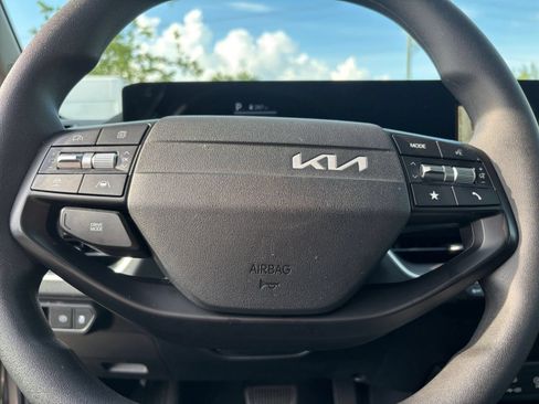 Used 2025 Kia K4 FWD image 28