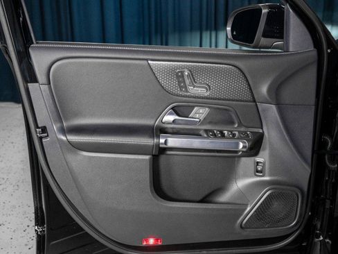 New 2025 Mercedes-Benz GLB 250 image 12