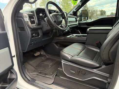 Used 2024 Ford F250 Platinum AWD/4WD image 9