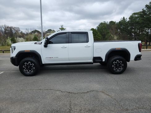 Used 2024 GMC Sierra 2500 AT4X image 2