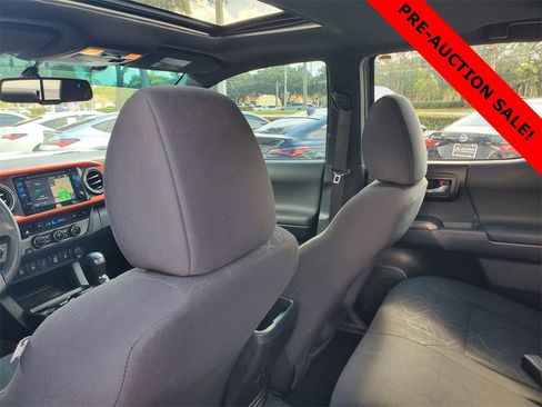 Used 2017 Toyota Tacoma TRD Sport image 10