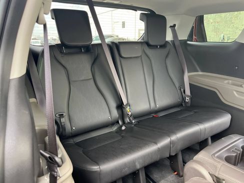 Used 2026 Kia Carnival FWD image 30
