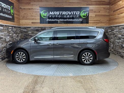 Used 2019 Chrysler Pacifica Touring-L Plus image 6