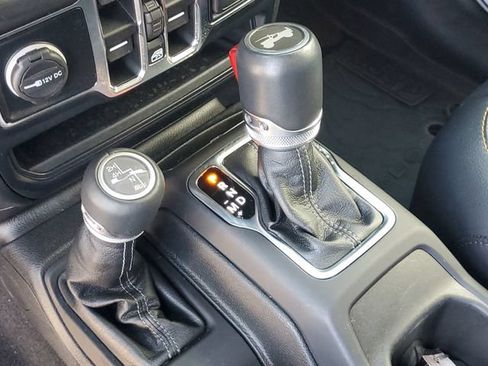 Used 2024 Jeep Wrangler Unlimited Sahara w/ Technology Group AWD/4WD image 19