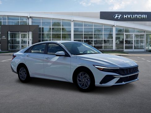 New 2026 Hyundai Elantra Hybrid FWD image 10