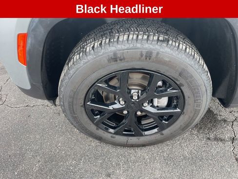 Used 2024 Jeep Grand Cherokee Altitude image 10