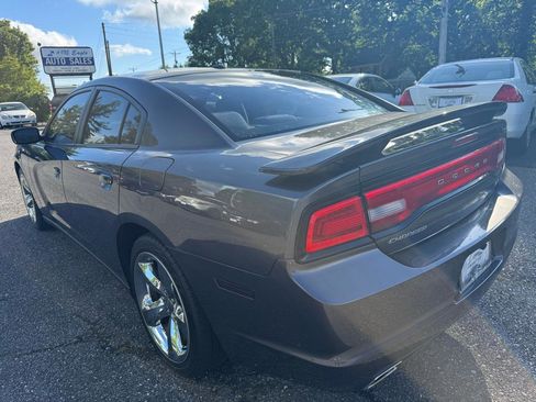 Used 2014 Dodge Charger SXT RWD image 5