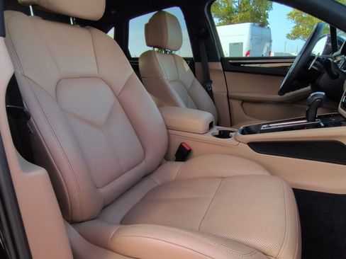 Used 2024 Porsche Macan AWD/4WD image 26