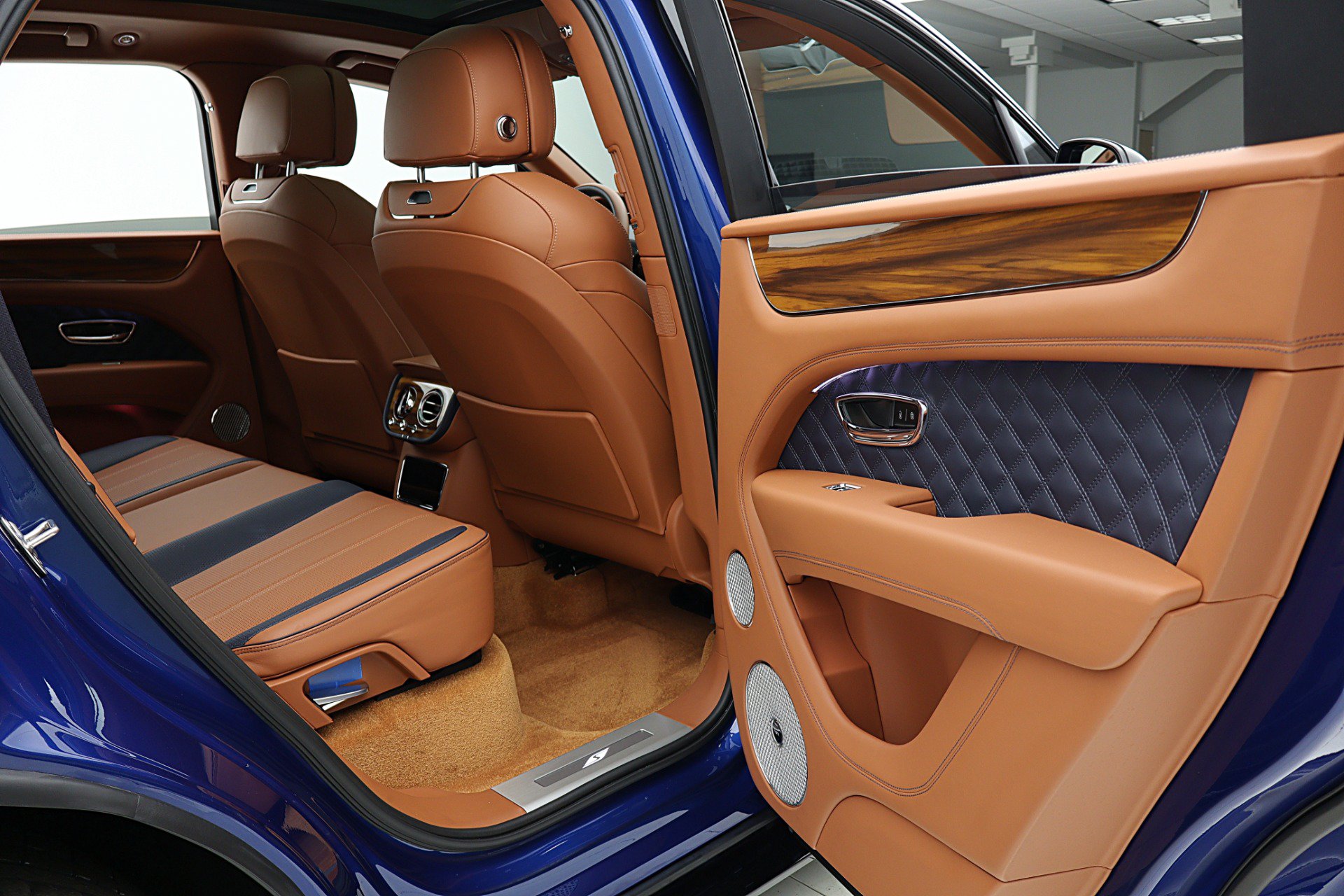 Certified 2022 Bentley Bentayga AWD/4WD image 38