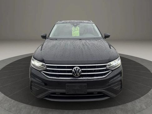 Used 2022 Volkswagen Tiguan SE w/ Panoramic Sunroof Package AWD/4WD image 2