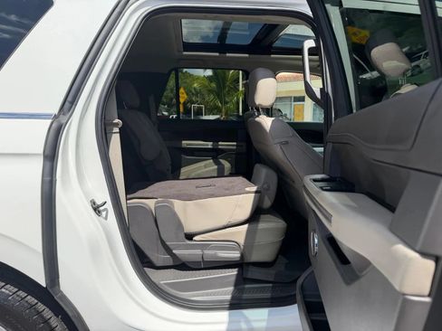 Used 2020 Ford Expedition Max XLT w/ Equipment Group 202A AWD/4WD image 39