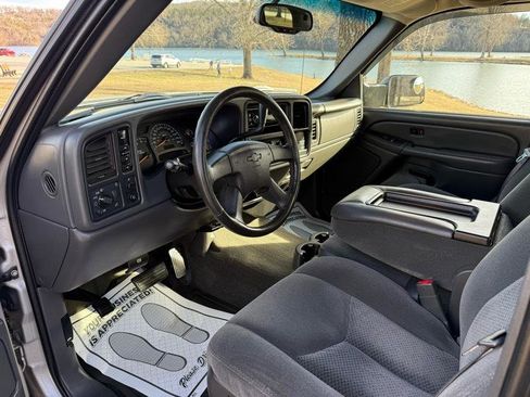 Used 2005 Chevrolet Silverado 2500 LS image 15