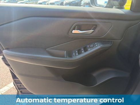 Used 2025 Nissan Rogue SV FWD image 13