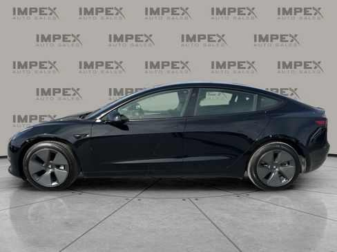 Used 2023 Tesla Model 3 Standard Range image 2