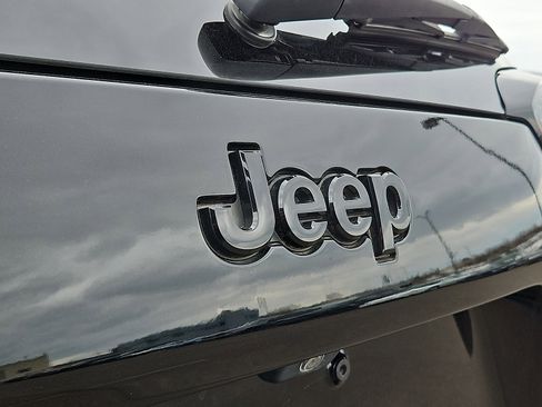 Used 2019 Jeep Cherokee Latitude Plus image 31