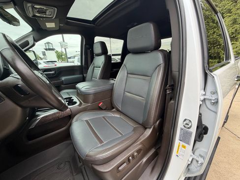 Used 2023 GMC Sierra 2500 Denali w/ Denali Ultimate Package AWD/4WD image 11