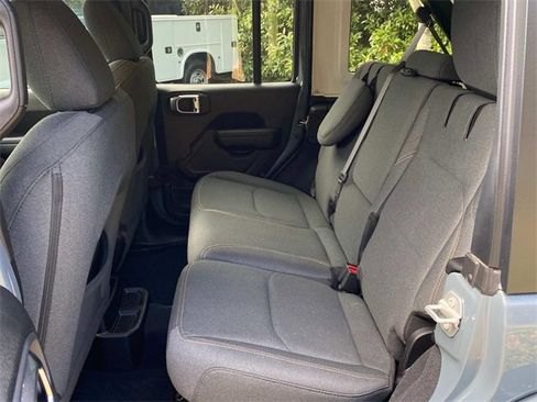 Used 2024 Jeep Wrangler Unlimited image 9