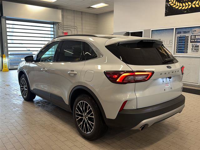 Certified 2026 Ford Escape SE w/ PHEV Premium Package FWD image 4