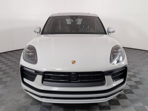 Used 2025 Porsche Macan image 7