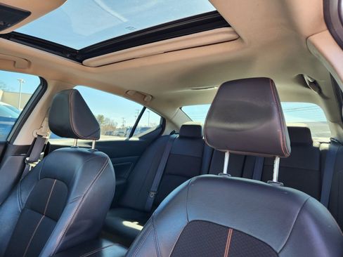 Used 2019 Nissan Altima 2.5 SR w/ SR Premium Package image 12