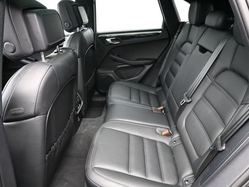 Certified 2026 Porsche Macan AWD/4WD image 7