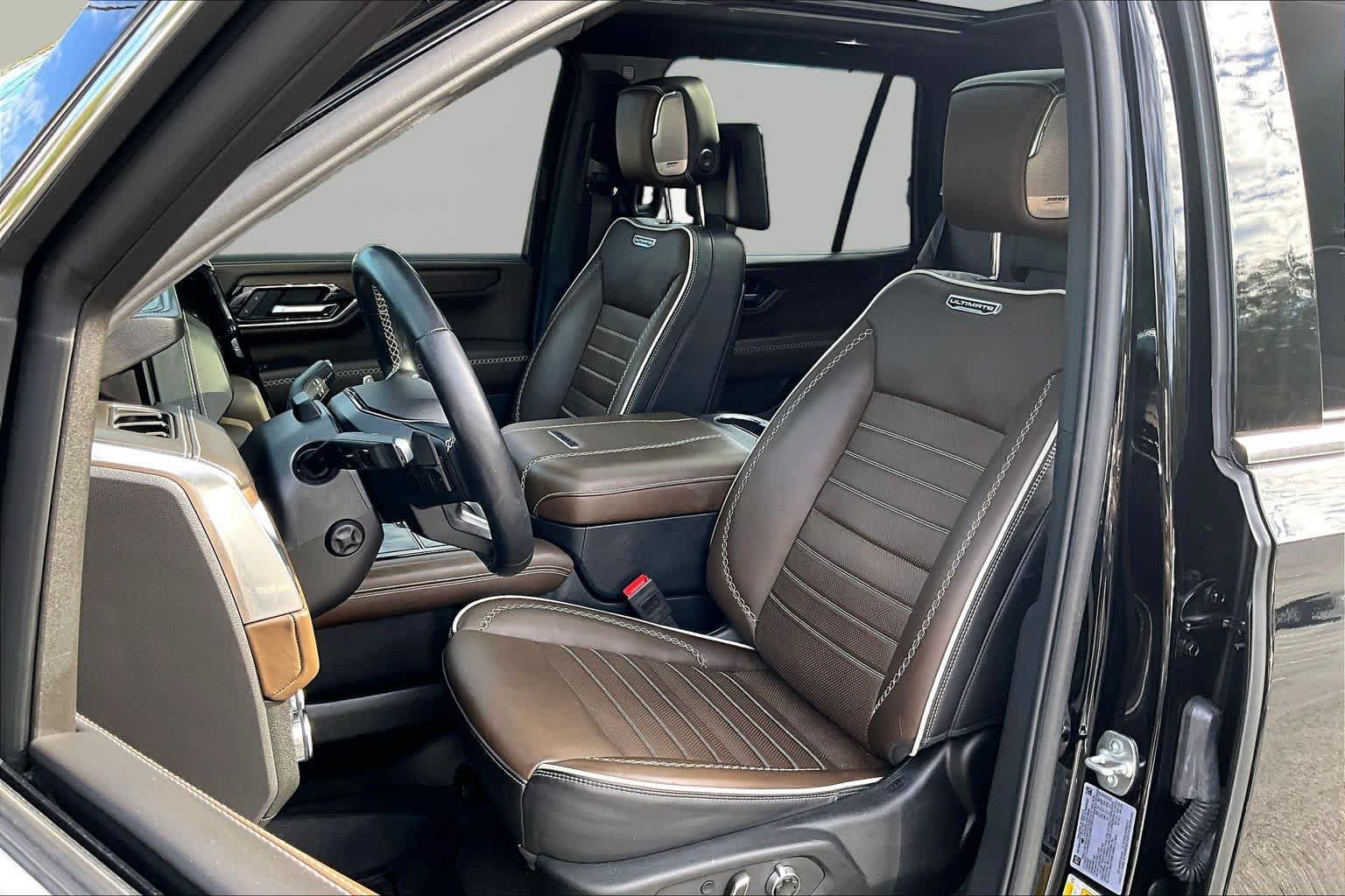 Used 2025 GMC Yukon Denali Ultimate AWD/4WD image 7