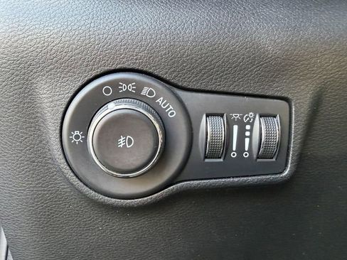 Used 2022 Jeep Compass Latitude image 13