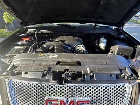 Used 2013 GMC Yukon XL Denali image 9