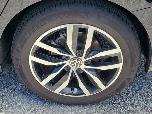 Used 2025 Volkswagen Jetta SE FWD image 6