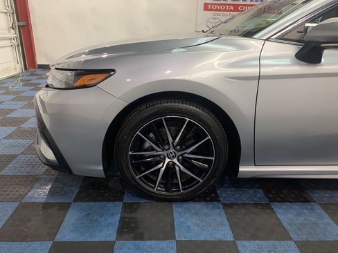 Used 2024 Toyota Camry SE image 10