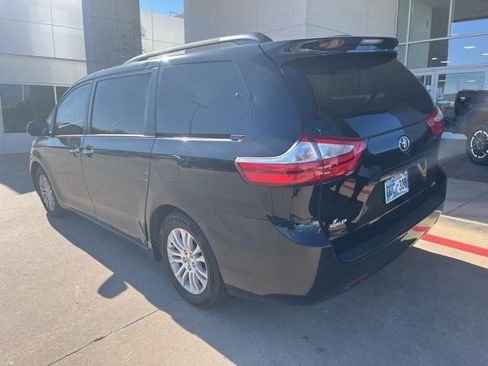 Used 2015 Toyota Sienna XLE image 6