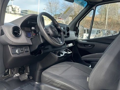 Used 2023 Mercedes-Benz Sprinter 2500 image 10