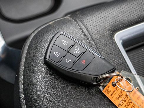 Used 2022 GMC Sierra 1500 SLT image 32