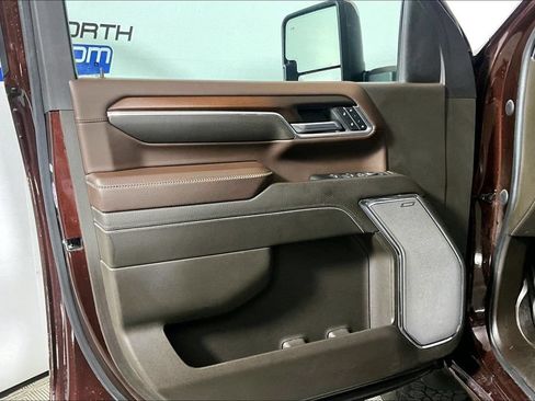 Used 2024 GMC Sierra 2500 Denali w/ Denali Reserve Package AWD/4WD image 18