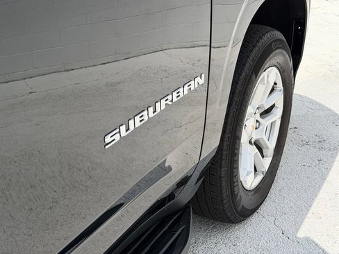 Used 2025 Chevrolet Suburban LT AWD/4WD image 15