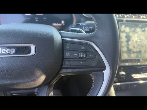 Used 2023 Jeep Grand Cherokee Altitude AWD/4WD image 10