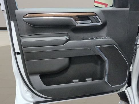 Used 2024 Chevrolet Silverado 1500 LT AWD/4WD image 7