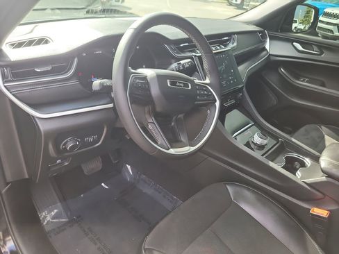 Used 2023 Jeep Grand Cherokee Altitude image 16