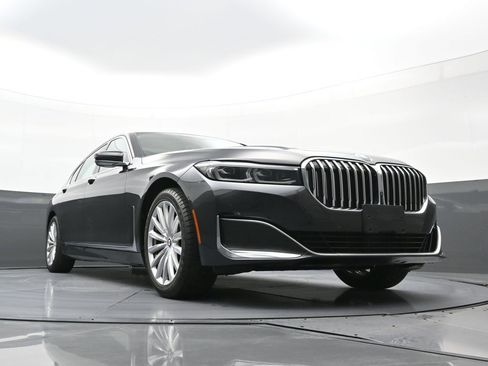 Used 2022 BMW 740i xDrive w/ Premium Package image 22
