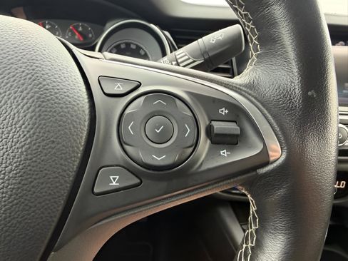 Used 2018 Buick Regal Essence FWD image 13