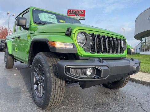 New 2026 Jeep Gladiator Sport image 32