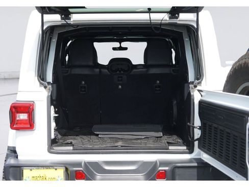 Used 2018 Jeep Wrangler Unlimited Sahara AWD/4WD image 31