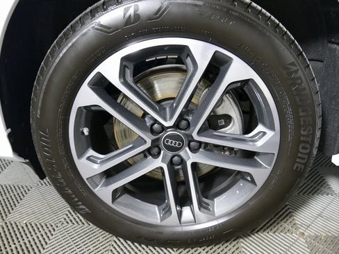 Certified 2025 Audi Q5 Premium w/ Convenience Package image 9