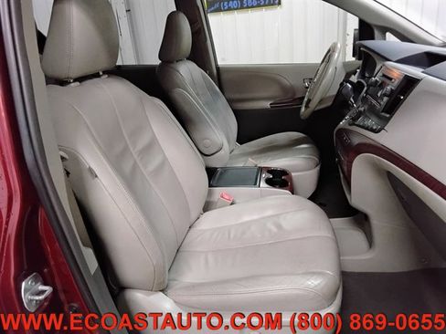 Used 2014 Toyota Sienna XLE image 15