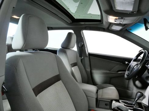 Used 2012 Toyota Camry XLE FWD image 11
