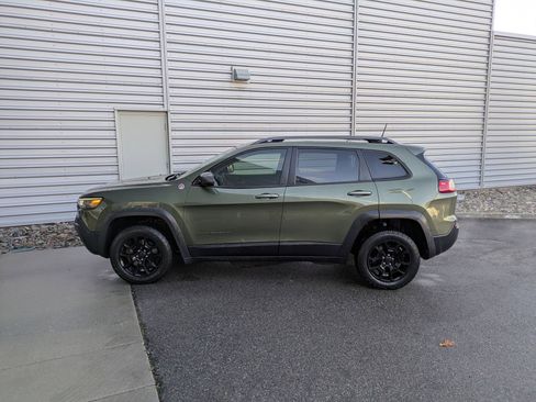 Used 2019 Jeep Cherokee Trailhawk w/ Comfort/Convenience Group image 2