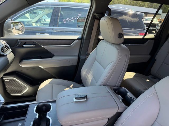 Certified 2026 GMC Acadia Elevation w/ Elevation Premium Package FWD image 5
