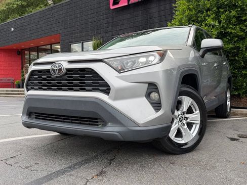 Used 2020 Toyota RAV4 XLE AWD/4WD image 2