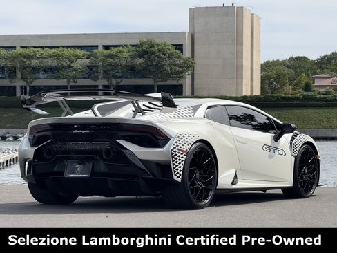 Used 2023 Lamborghini Huracan STO image 5